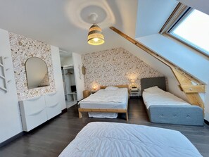 4 bedrooms, desk, iron/ironing board, travel crib