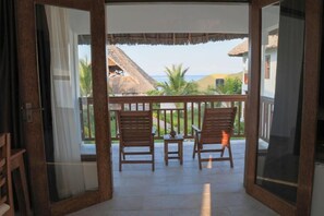 Interior - Deluxe Double Room with Sea View (Zanzibar)