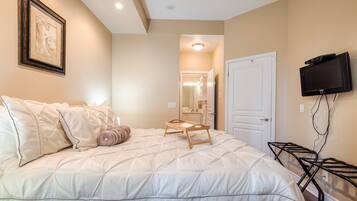 1 bedroom, laptop workspace, iron/ironing board, free WiFi