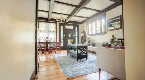 3bdrm 2bath Home in Quite Neighborhood , Work from Home Ready and Near Downtown