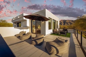 Terrace/patio - Heated Pool / Spa / 4 BR 3.5 BA / Mountain Views (Tucson)