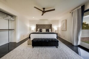 4 habitaciones, escritorio y tabla de planchar con plancha 