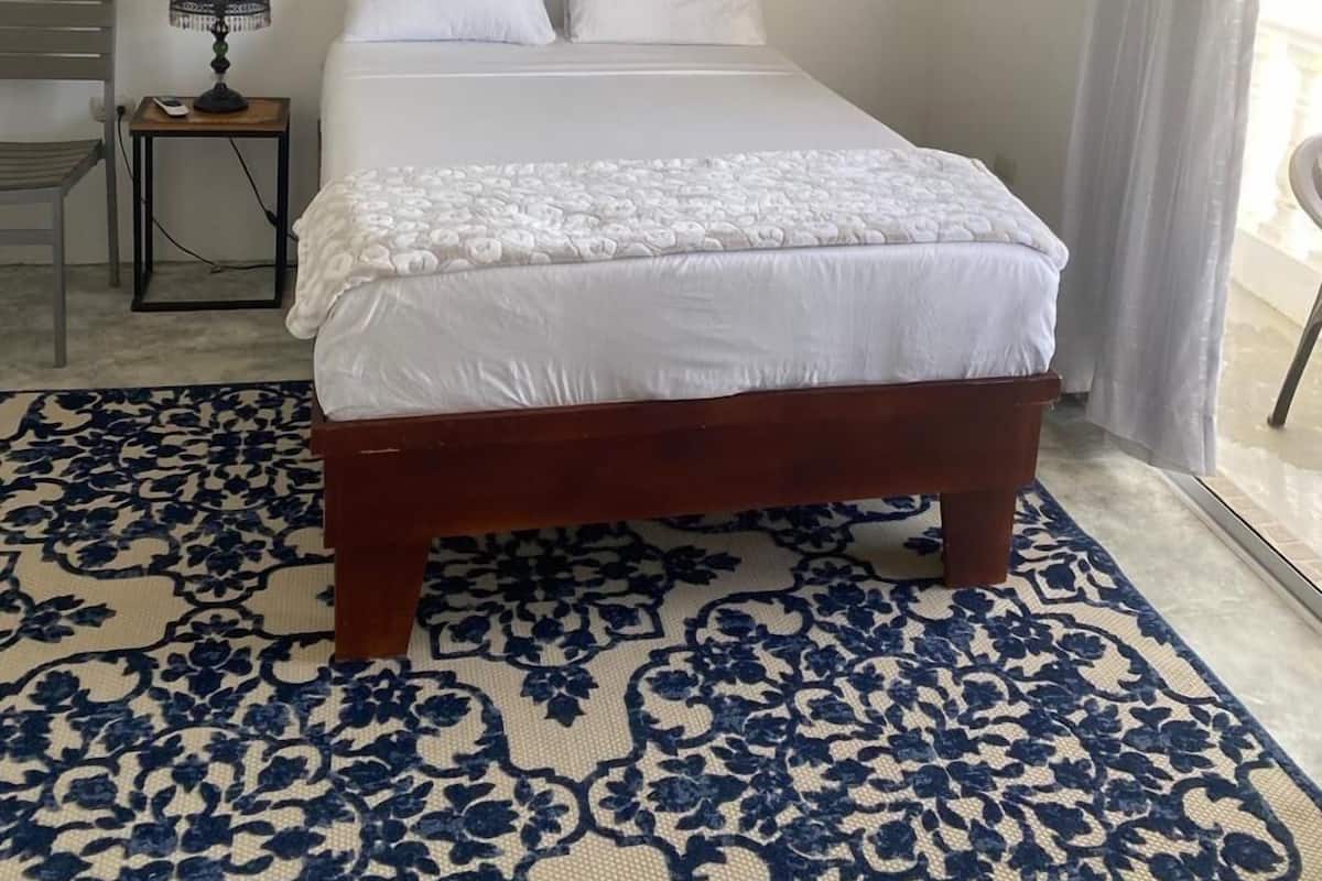 God Father #4 Single Room, 1 Queen Bed, Non Smoking, Ocean View | 1 Schlafzimmer, hochwertige Bettwaren, kostenloses WLAN