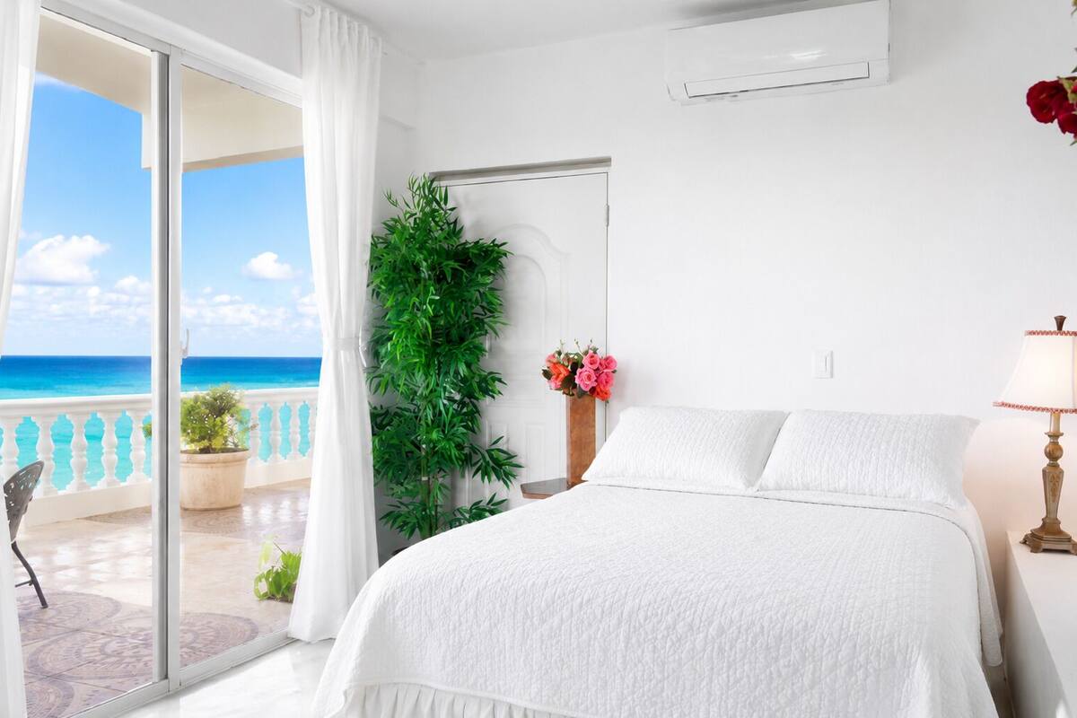 God Father #6 Single Room, 1 Queen Bed, Non Smoking, Ocean View | Ropa de cama de alta calidad y wifi gratis