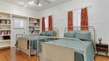 2 makuuhuonetta, silitysrauta/-lauta, Wi-Fi, vuodevaatteet