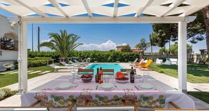 Vespicci three-story villa with 10-person pool, 5 minutes from the beach