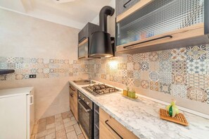 Fridge, microwave, oven, stovetop