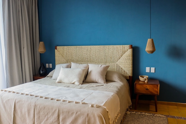 Royal Suite | 1 bedroom, blackout drapes, iron/ironing board, free WiFi