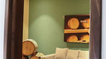 Elite Suite | 1 bedroom, blackout curtains, iron/ironing board, free WiFi