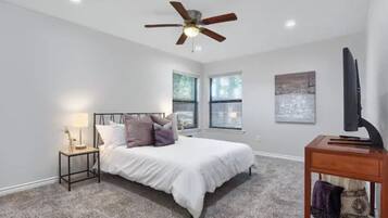 3 bedrooms, iron/ironing board, free WiFi, bed sheets