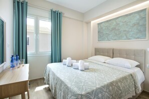 2 quartos, ferros/tábuas de passar roupa, berço de viagem