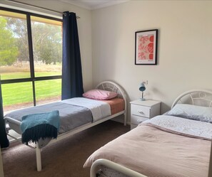 4 bedrooms, iron/ironing board, bed sheets