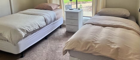 4 bedrooms, iron/ironing board, bed sheets