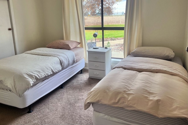 4 bedrooms, iron/ironing board, bed sheets