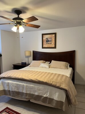 2 عدّة غرف نوم ومكواة/لوح كي وواي فاي مجانً�ا وملاءات أسرّة