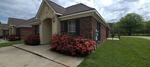 Exterior - Villa 1, spacious townhouse in Tickfaw, LA (Tickfaw)