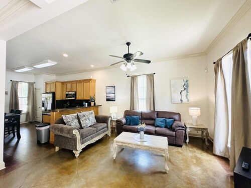 Villa 1, spacious townhouse in Tickfaw, LA