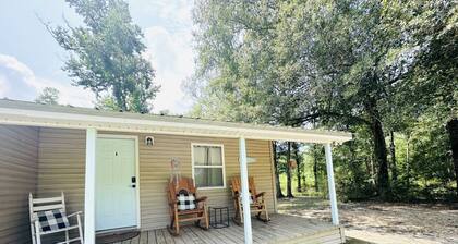 Milk Hand House.. Peaceful 1 bedroom cabin