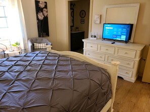 3 bedrooms, desk, iron/ironing board, travel crib