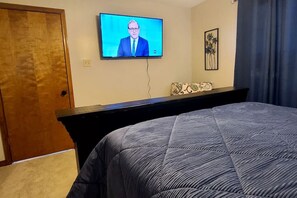 3 slaapkamers, een bureau, een strijkplank/strijkijzer, reisbedje