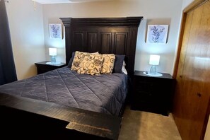 3 bedrooms, desk, iron/ironing board, travel crib