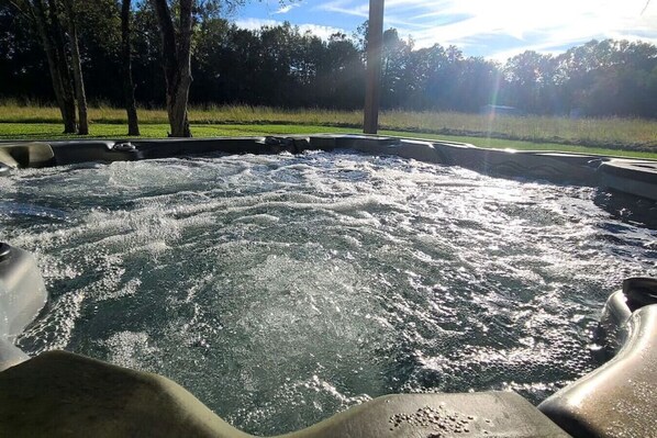 Outdoor spa tub