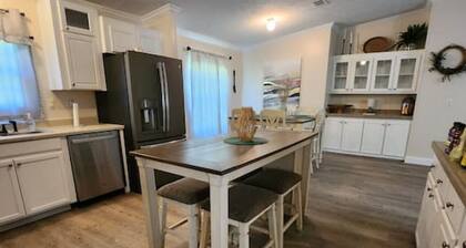 Thomas House, spacious house in Tickfaw, LA