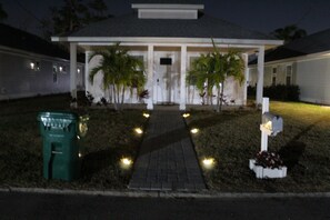 Exterior - Delightful 3-bedroom house in Bradenton with WiFi, Games, and more #2 of 2 (Bradenton)