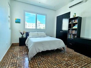 3 bedrooms, desk, iron/ironing board, free WiFi