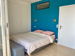 2 chambres, fer et planche à repasser, Wi-Fi, draps fournis