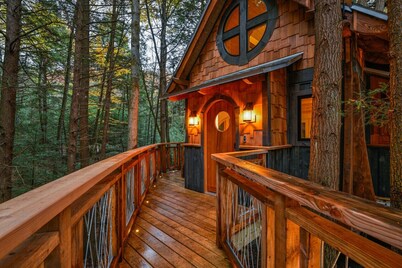 Cook Forest Luxury Treehouse