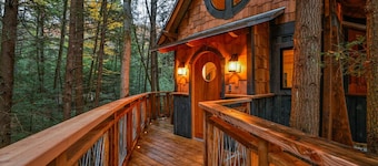 Cook Forest Luxury Treehouse