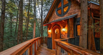 Cook Forest Luxury Treehouse