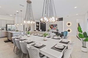 Dining - 6103 High Seas Drive (Orlando)