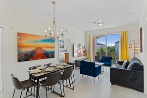 Apartment (3 Bedrooms) | Front of property - 4862 Cayview Avenue #303 (Orlando)