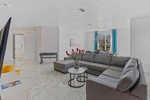 Apartment (4 Bedrooms) | Property amenity - 4840 Cayview Avenue #107 (Orlando)