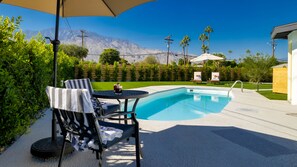 Pool - Desert Joy: Modern Luxury with Saltwater Pool +Spa (Palm Springs)