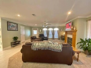 Télévision, cheminée