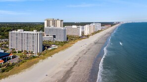 On the beach - Kingston S Hampton 1107 w/Outdoor Pool & Beach (Myrtle Beach)
