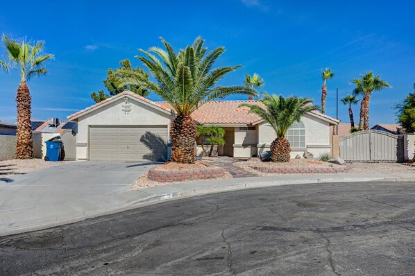 Exterior - Entire Home in Las Vegas! (Las Vegas)