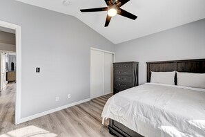 3 bedrooms, iron/ironing board, WiFi, bed sheets