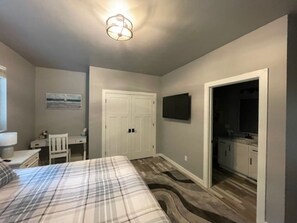 8 bedrooms, desk, iron/ironing board, travel crib