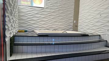 Deluxe Suite | Bathroom