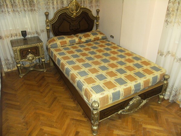 3 عدّة غرف نوم ومكواة/لوح كي وواي فاي وملاءات أسرّة