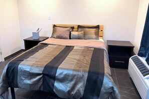 Rom, 1 queensize-seng, ikke-røyk | Individuelt innredet, wi-fi (inkludert) og sengetøy