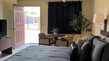 Einzelzimmer, Poolblick | Individuell eingerichtet