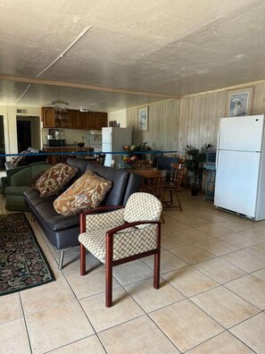 2 Queen Beds Apartment Non-Smoking | Trang bị nội thất với thiết kế riêng biệt 