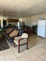 2 Queen Beds Apartment Non-Smoking | Mobiliario individual, wifi gratis, ropa de cama