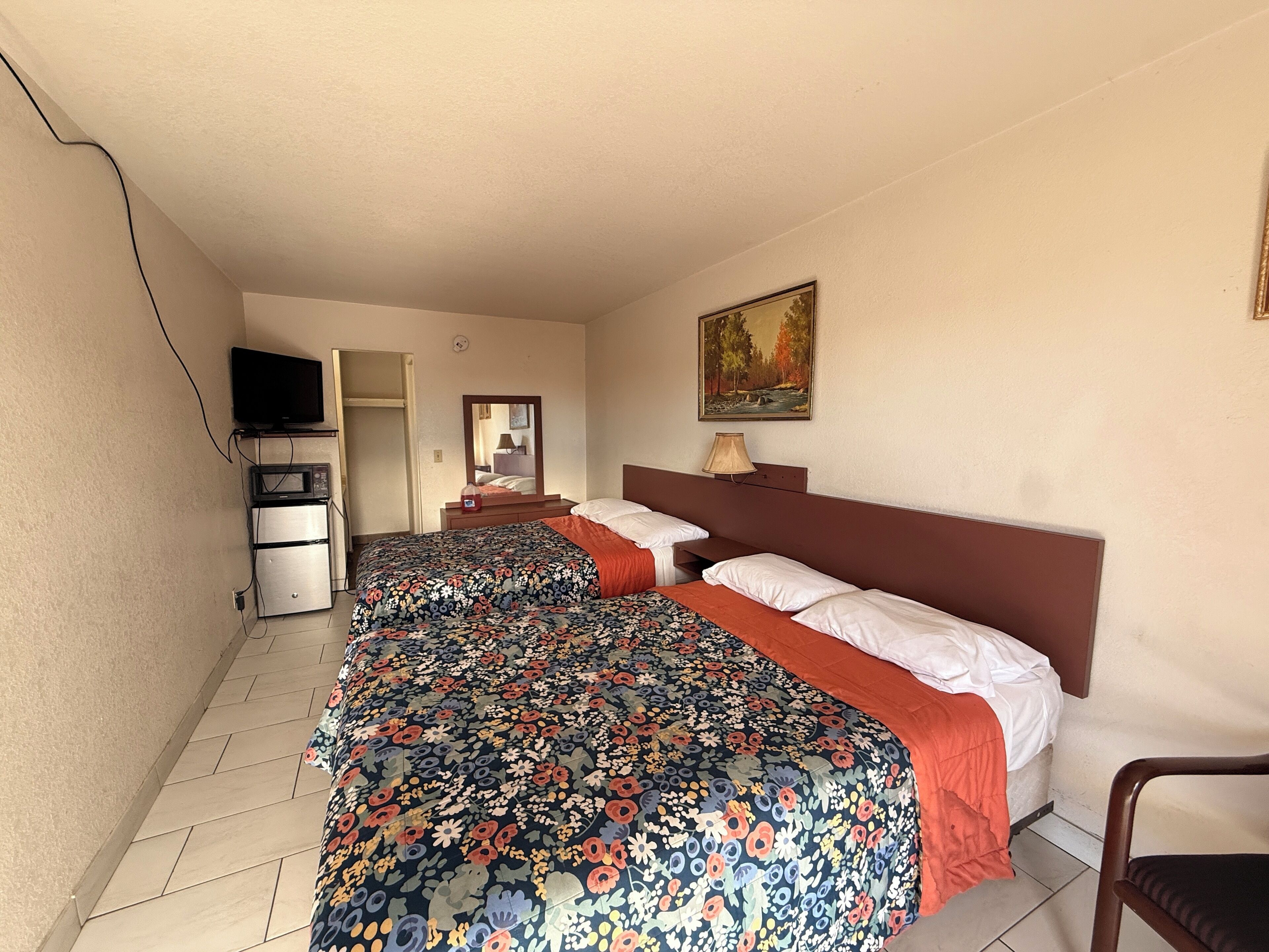 Individually furnished, free WiFi, bed sheets