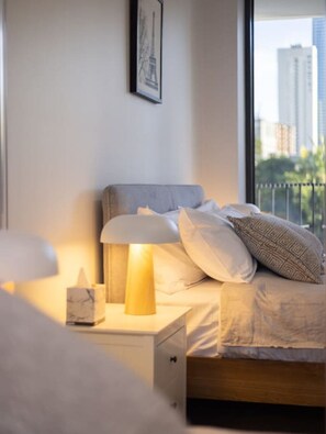 1 habitación, tabla de planchar con plancha, wifi gratis y ropa de cama